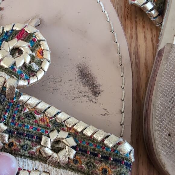 Jack Rogers Gold Navajo Tribal Print Thong Sandals Size 7 - Picture 8 of 9